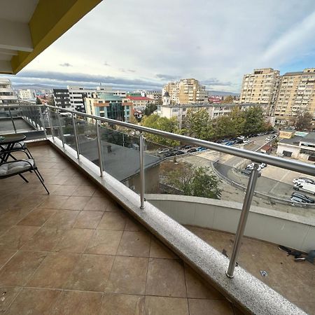 Downtown "Rendez-Vous" Luxury Apartment Bacau Exterior photo