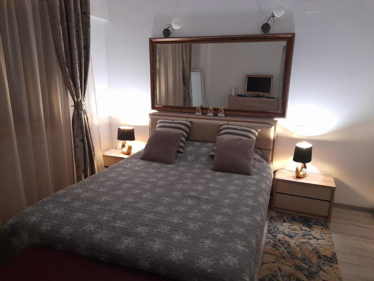 Downtown "Rendez-Vous" Luxury Apartment Bacau Exterior photo