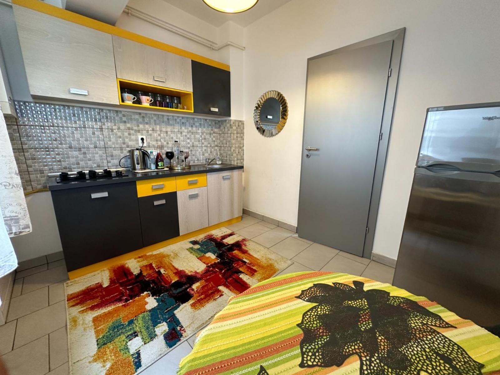 Downtown "Rendez-Vous" Luxury Apartment Bacau Exterior photo