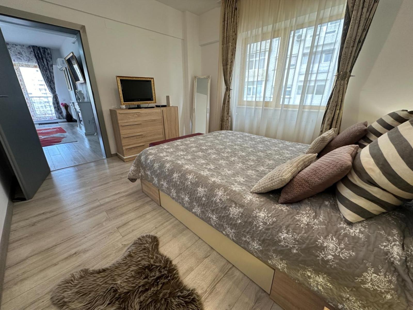 Downtown "Rendez-Vous" Luxury Apartment Bacau Exterior photo