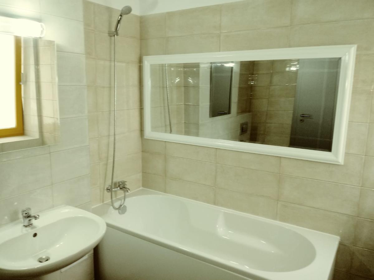 Downtown "Rendez-Vous" Luxury Apartment Bacau Exterior photo