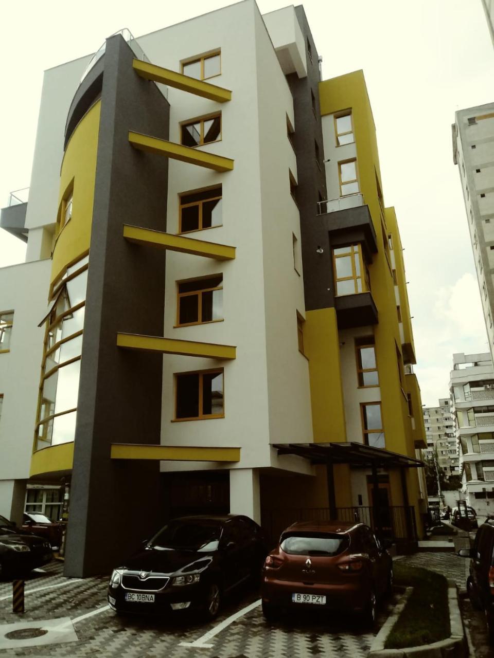 Downtown "Rendez-Vous" Luxury Apartment Bacau Exterior photo