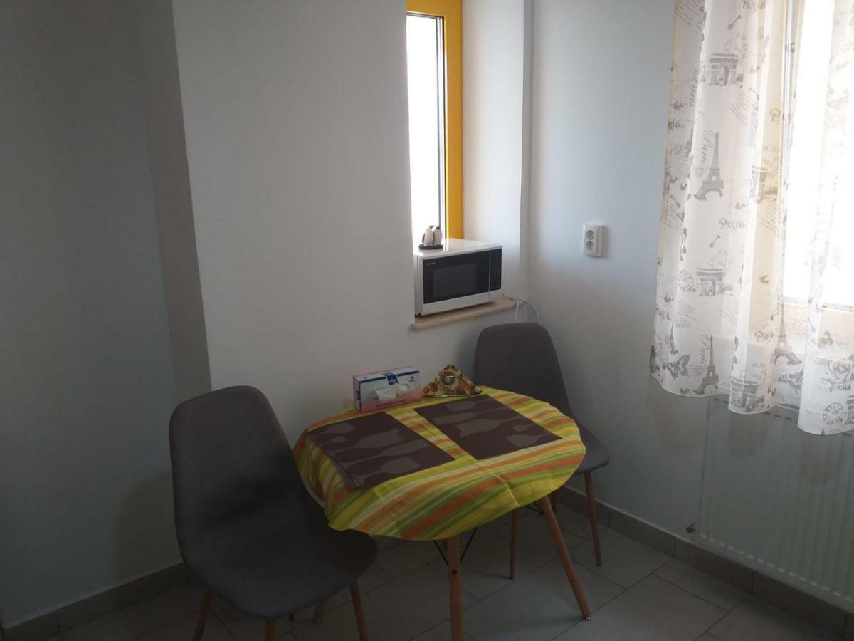 Downtown "Rendez-Vous" Luxury Apartment Bacau Exterior photo