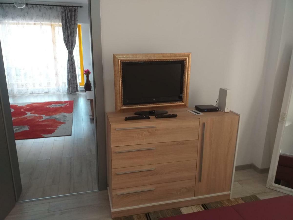 Downtown "Rendez-Vous" Luxury Apartment Bacau Exterior photo